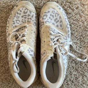 Women’s Nike shoes size 8.5